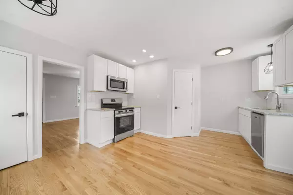 12 Smith Street, Windsor Locks, CT 06096