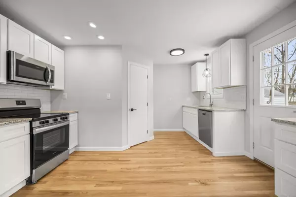 12 Smith Street, Windsor Locks, CT 06096