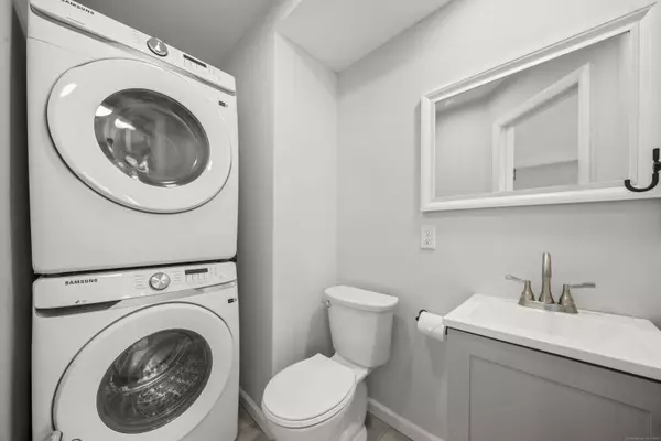 12 Smith Street, Windsor Locks, CT 06096