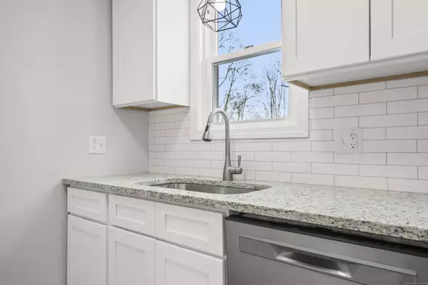 12 Smith Street, Windsor Locks, CT 06096