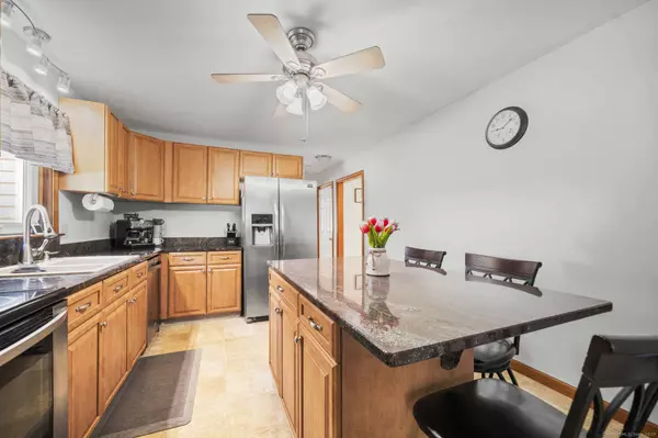 18 Kimberly Drive, Enfield, CT 06082