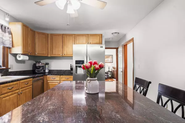 18 Kimberly Drive, Enfield, CT 06082