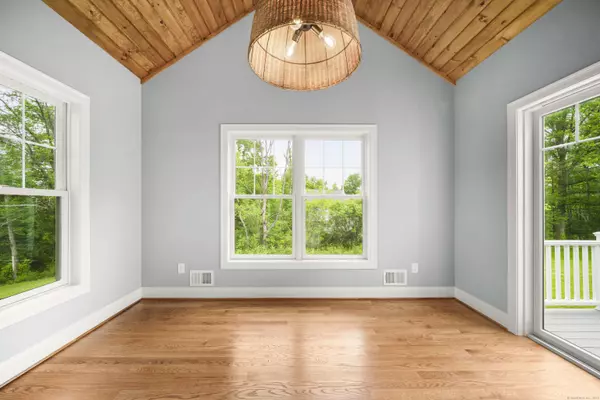 14 Fiddlehead Place, Suffield, CT 06078