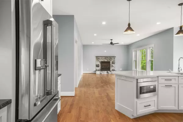 14 Fiddlehead Place, Suffield, CT 06078