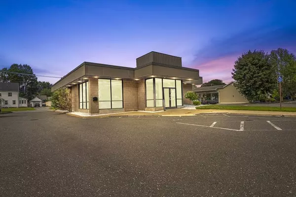 596 South Rd, Holyoke, MA 01040