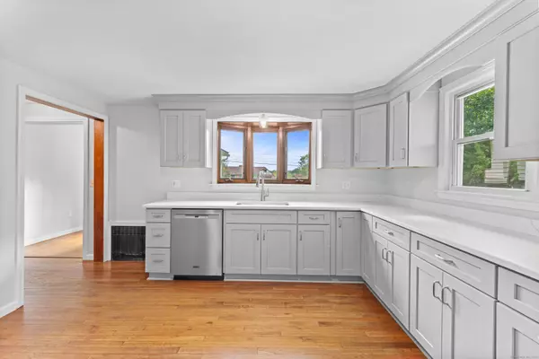 51 East Street North, Suffield, CT 06078