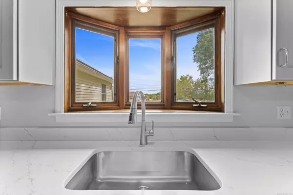 51 East Street North, Suffield, CT 06078