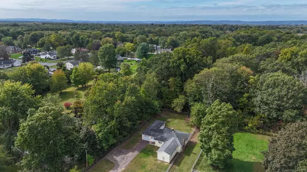 51 East Street North, Suffield, CT 06078