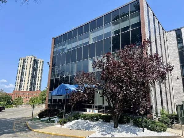 50 Maple St, Springfield, MA 01103