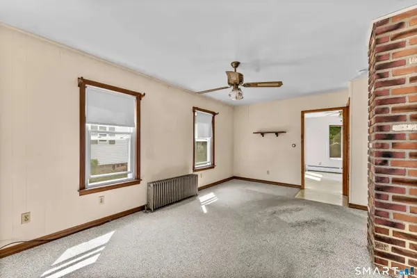 9 Woodlawn Avenue, Enfield, CT 06082
