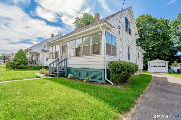 9 Woodlawn Avenue, Enfield, CT 06082
