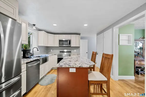 42 Oakwood Street, Enfield, CT 06082