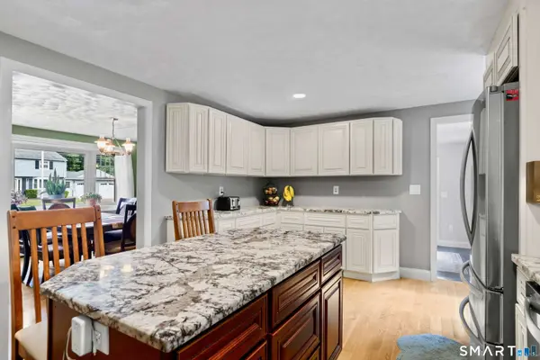 42 Oakwood Street, Enfield, CT 06082