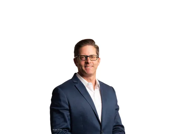 feature image of Best Solo Real Estate Agent in Las Vegas — Why Working Directly With One Agent Matters
