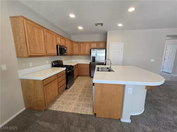 7572 Coyote Cave AVE, Las Vegas, NV 89113