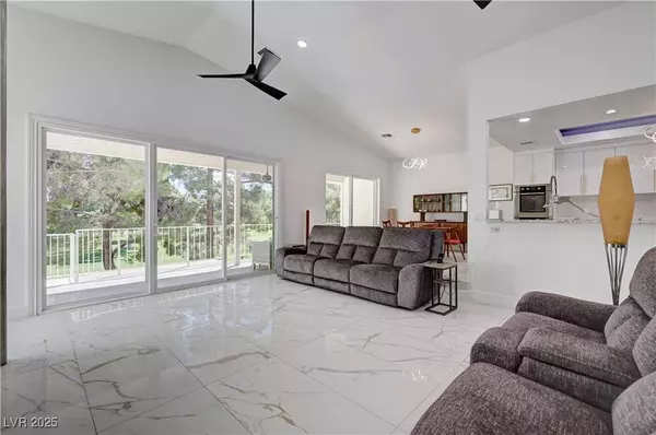 2851 Queens Courtyard DR, Las Vegas, NV 89109