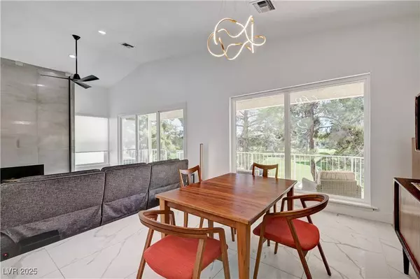 2851 Queens Courtyard DR, Las Vegas, NV 89109