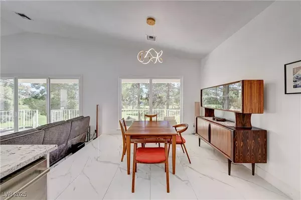 2851 Queens Courtyard DR, Las Vegas, NV 89109