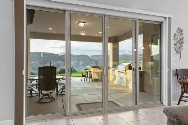 2860 W CLIFFHANGER DR, Hurricane, UT 84737