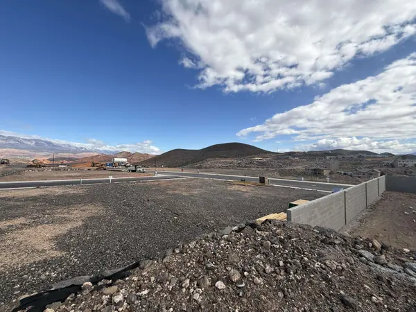 1840 W 350 N, Hurricane, UT 84737