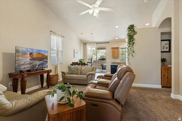 2577 E HILLTOP LEDGE DR, Washington, UT 84780