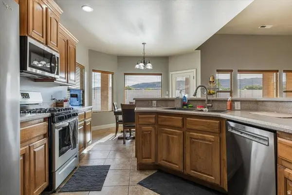 125 S 800 W, Hurricane, UT 84737