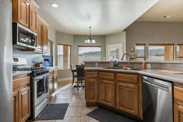 125 S 800 W, Hurricane, UT 84737