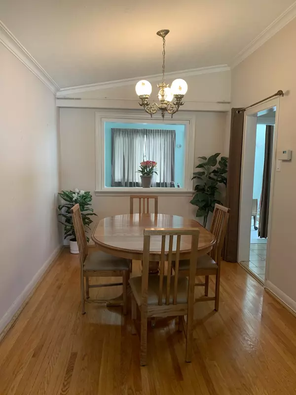 Toronto, ON M6B 3V8,35 Euphrasia Dr