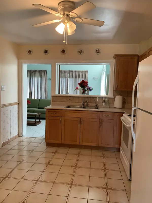 Toronto, ON M6B 3V8,35 Euphrasia Dr