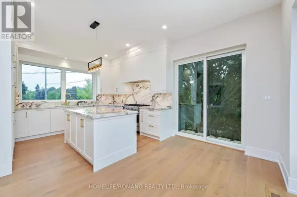 19 KING HIGH AVENUE, Toronto (clanton Park), ON M3H3A8