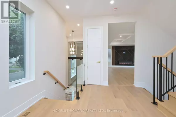 19 KING HIGH AVENUE, Toronto (clanton Park), ON M3H3A8