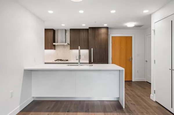 2888 Arbutus ST #206, Vancouver, BC V6J 0J1