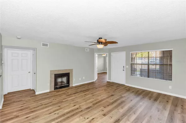 355 LAKEPOINTE DR #102, Altamonte Springs, FL 32701