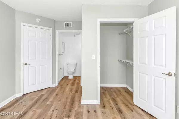 355 Lakepointe DR #102, Altamonte Springs, FL 32701