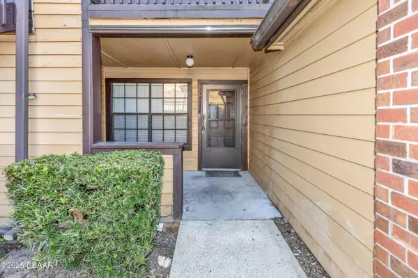 355 Lakepointe DR #102, Altamonte Springs, FL 32701