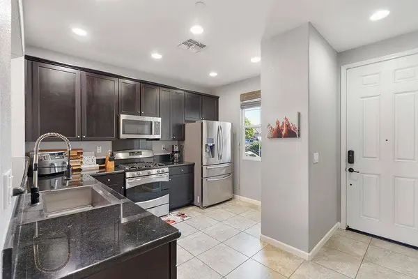 9421 Blue Mountain WAY, Sacramento, CA 95829