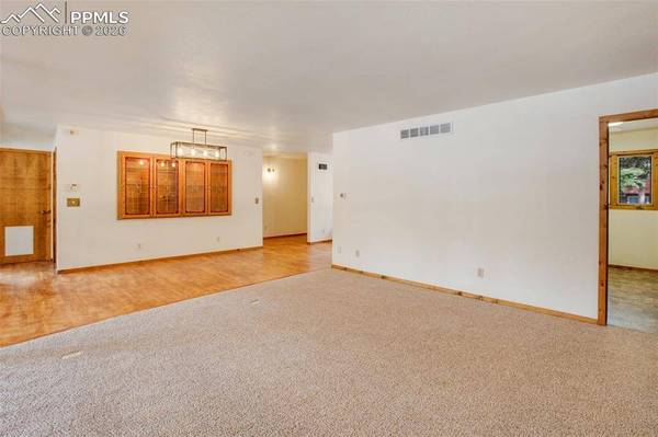 725 Sunnywood LOOP, Woodland Park, CO 80863
