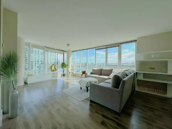 980 Cooperage WAY #1506, Vancouver, BC V6B 0C3