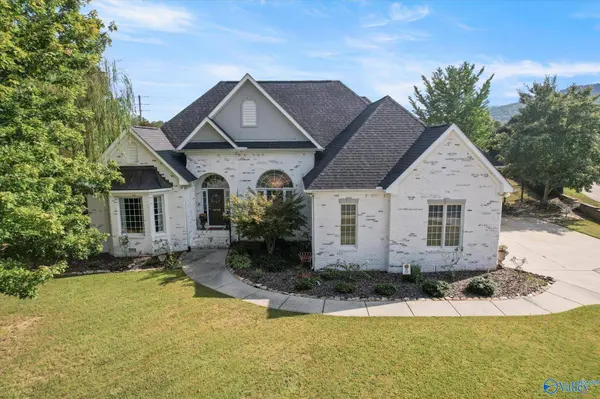 4716 Slalom Run SE, Owens Cross Roads, AL 35763