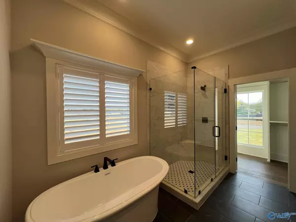 22692 Gunner Circle, Athens, AL 35613