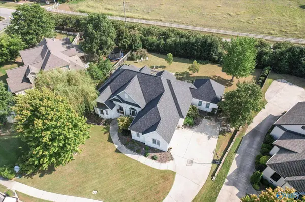 4716 Slalom Run SE, Owens Cross Roads, AL 35763