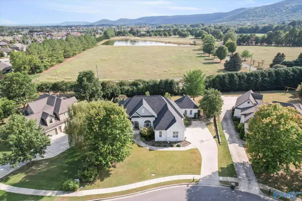 4716 Slalom Run SE, Owens Cross Roads, AL 35763