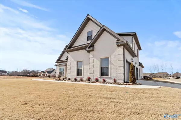 23262 Sawgrass Drive, Athens, AL 35613