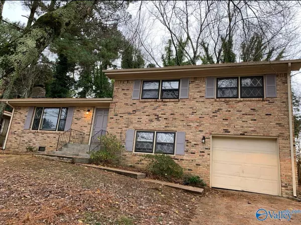 2703 Hilltop Terrace NW, Huntsville, AL 35810