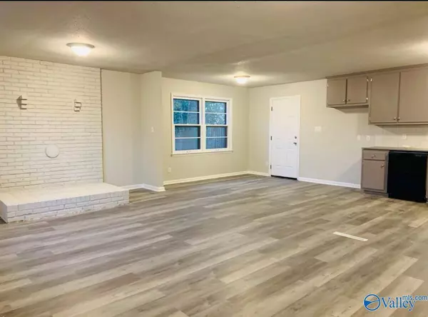 2703 Hilltop Terrace NW, Huntsville, AL 35810