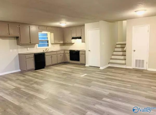 2703 Hilltop Terrace NW, Huntsville, AL 35810