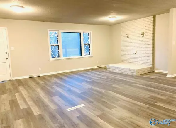 2703 Hilltop Terrace NW, Huntsville, AL 35810