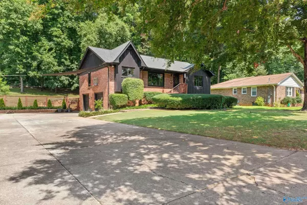 8124 Hickory Hill Lane SE, Huntsville, AL 35802