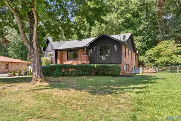 8124 Hickory Hill Lane SE, Huntsville, AL 35802