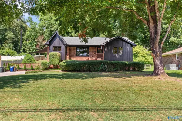 8124 Hickory Hill Lane SE, Huntsville, AL 35802